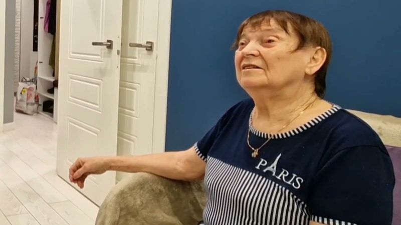 Мама выдаёт