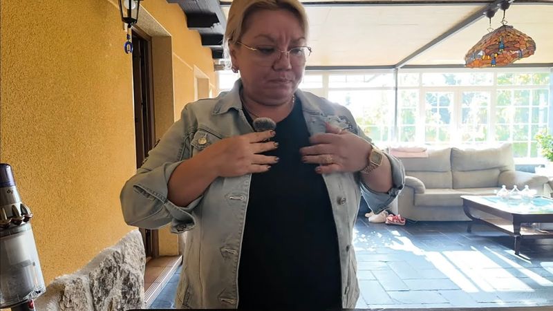 За кого он меня принял ? На телефон не отвечает . Уже месяц как крутит меня как хочет 🥺