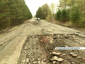 Перегруженные фуры разбили дорогу к деревням и селам Емельяновского района