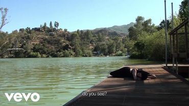 Maggie Lindemann - i feel everything (Official Lyric Video)