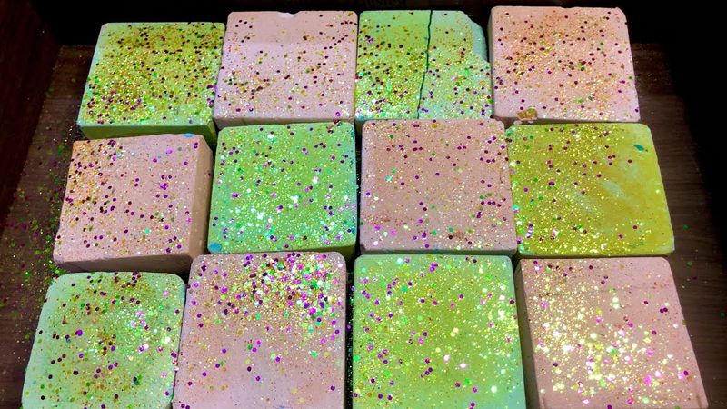 Green and pink softies ||gym chalk ||oddly satisfying video