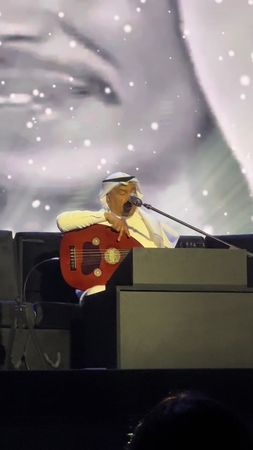 أطيعك وأنسى خلااني .. 💙 آه يالأسمرر يا زين 💙 ##صانع_الأغنية_السعودية#...