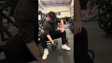 Curl concentrado con mancuerna - Bíceps