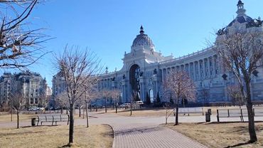 - Наш начальник - крутой мужик!