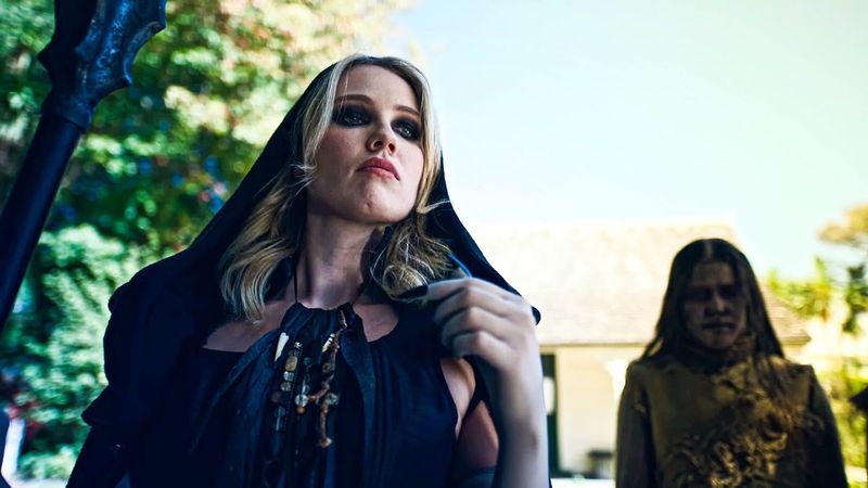 НЕ ОЧЕНЬ УМЕСТНАЯ НЕКРОМАНТИЯ