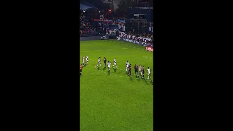 ¡BUENA RESPUESTA DE MARCHESIN AL TIRO LIBRE DE TIGRE!