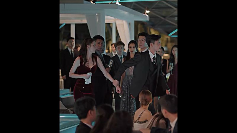 Помог бывшей в неловкой ситуации | Дорама: Любовь, которую ты даришь мне #дорама