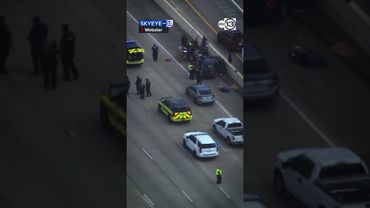 5-vehicle crash closes all lanes of Gulf Freeway SB at Bay Area Blvd