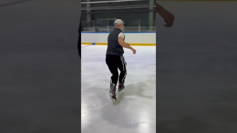 Лунная походка на коньках