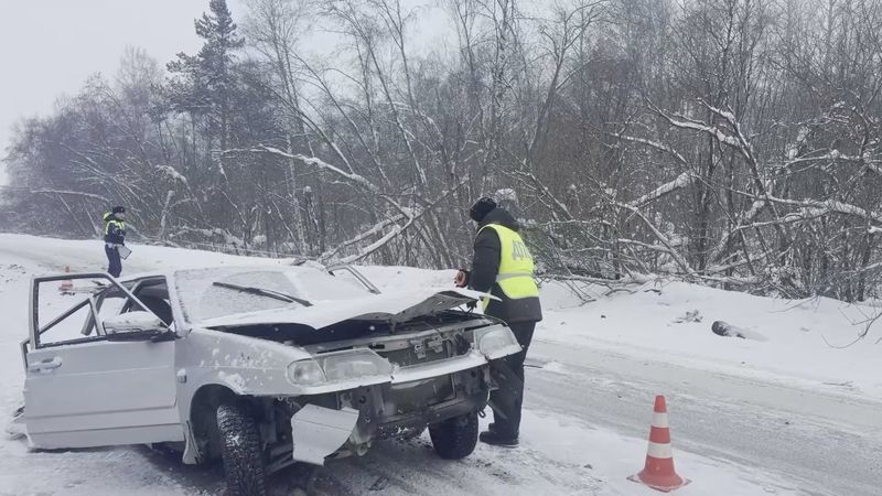 "Четырка" боком налетела на бездорожник и порвалась