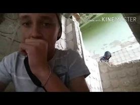 Побег от маньяка . Он с ножом .