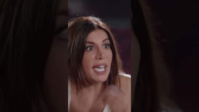 جوعانين وهو قاعد قدامهن عم ياكل 🤣 #كذب_أبيض #رنا_شميس #روعة_ياسين #رواد_عليو #طارق_مرعشلي #اكسبلور