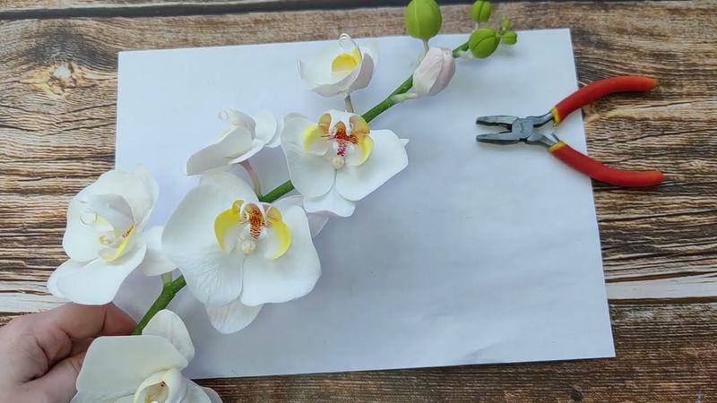 Изгибаем ножки и стебель