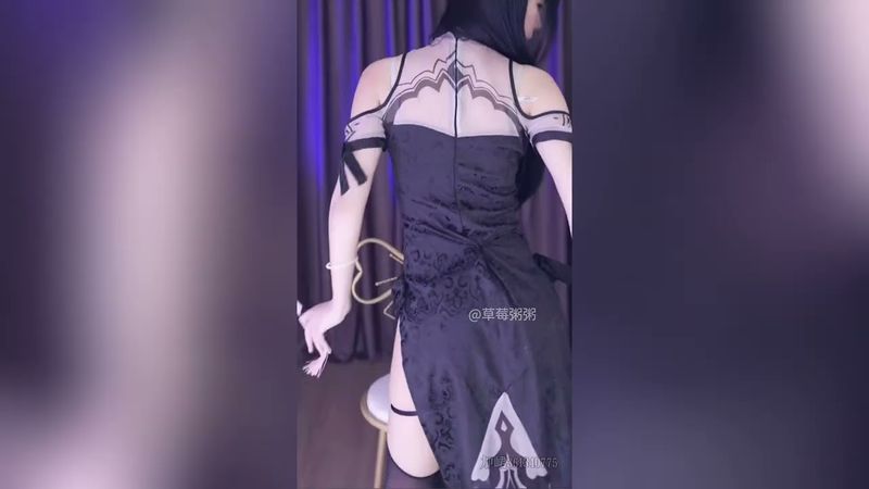 【B站极品福利】草莓粥粥 稀有舰长专属福利混剪 高开叉旗袍黑丝勒肉 太顶了 bilibili dance