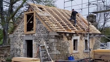 Чоловік Купує Старі Руїни та Перетворює Їх на Дивовижний Крихітний ДІМ | @Worksandmechanic