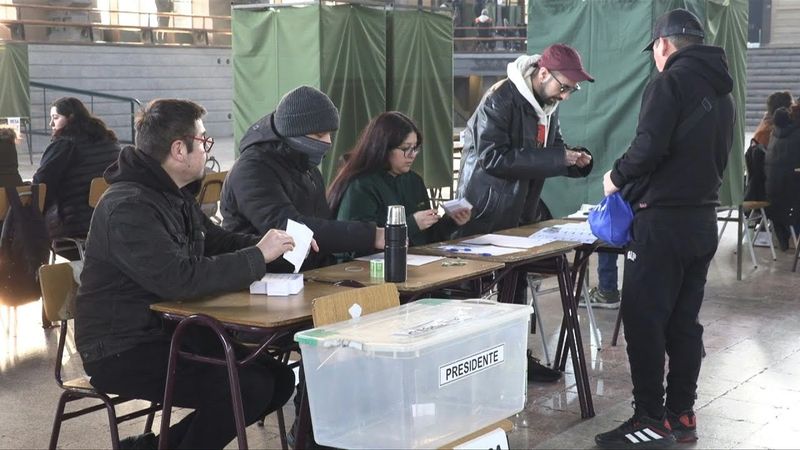 Chileans vote to choose the ruling coalition’s presidential candidate | AFP