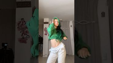 Ridding in my sportcar 🚗💚 #dance