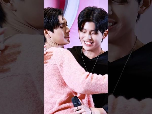 How quickly his expression changes🥰 #pondphuwin #ppnaravit #phuwintang