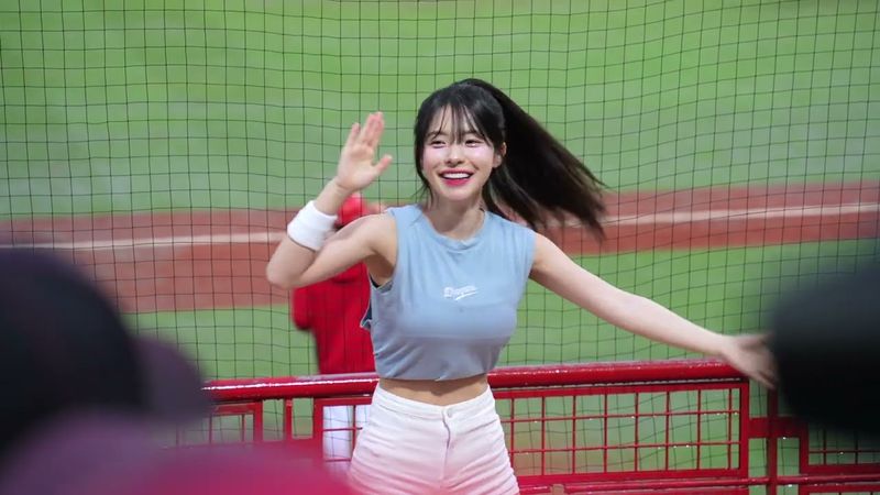 多慧的大局應援完整版 脫掉雨衣超美噠 雙機拍攝 cheerleaders fancam