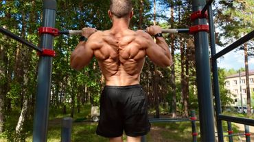 Как прокачать спину на турниках со своим весом