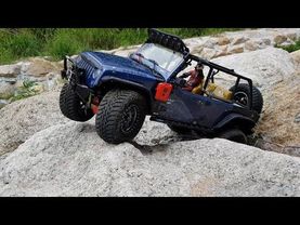 TRACTION HOBBY 1/8 Founder Jeep Whoa_myung Rock Climbing