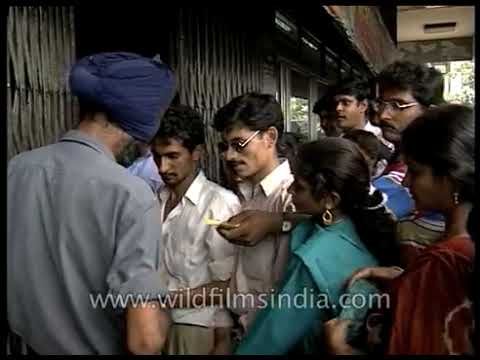 1996 के आसपास की सावित्री सिनेमा की भीड़ - दिल्ली में सिनेमा टिकटों के लिए लंबी कतारें