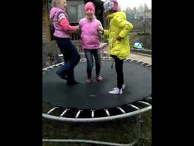 Бесимся с подругами ( всё ради ролика мы не такие )