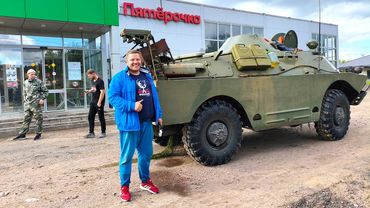 Выжить любой ценой/ На броневике по бурной реке