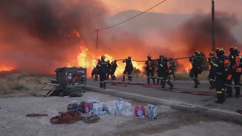 Греческий остров во власти пожара