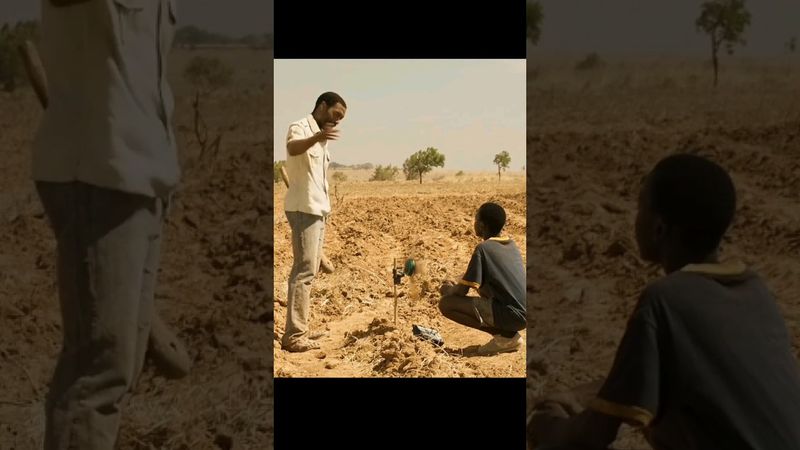 Отец не верил, в сына! Фильм: Мальчик, который обуздал ветер (2019) #фильм #shorts #драма