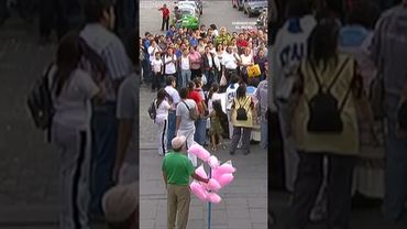 La policía detiene a Marichuy y ella le pide ayuda a Juan Miguel #CuidadoConElÁngel #Uninovelas