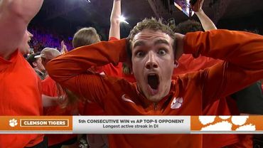 Penggemar Clemson MENYERANG LAPANGAN setelah mengalahkan Duke peringkat 2 👀 | ESPN College Basket...