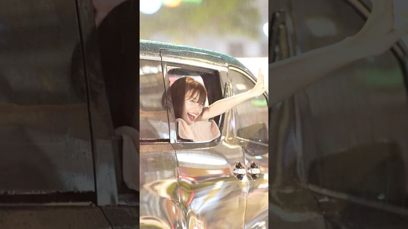 就算天空下著大雨依舊開窗與粉絲們用心互動的多慧 怎麼能不愛啊😍​⁠@lee_dahye ​⁠#李多慧 #이다혜 #cheerleader #fancam #shorts