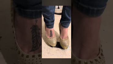 girl crush phone in high heel