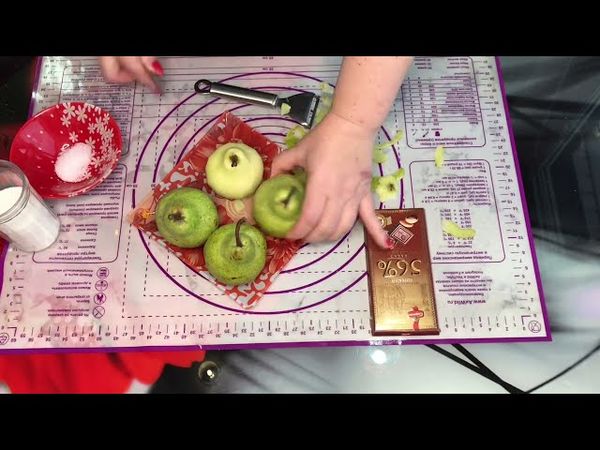 Имбирный пирог с соленой карамелью и грушами