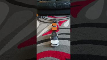 Model car crush in Roxy flip flops #modelcarcrush #asmrcrunch #asmrcrushing #sandals #asmrcrush