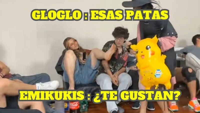 GLOGLO INTENTA MOLESTAR A EMIKUKIS CON SUS PATAS PERO NO FUNCIONA