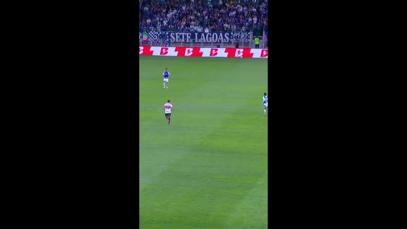 Boa defesa de Rafael!