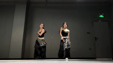 Simple and beautiful, sisters jump up. #Dance #fpy #@Benny 