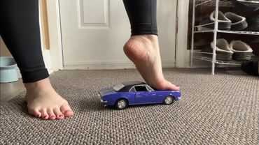 Barefoot slow crush | 1967 Camaro