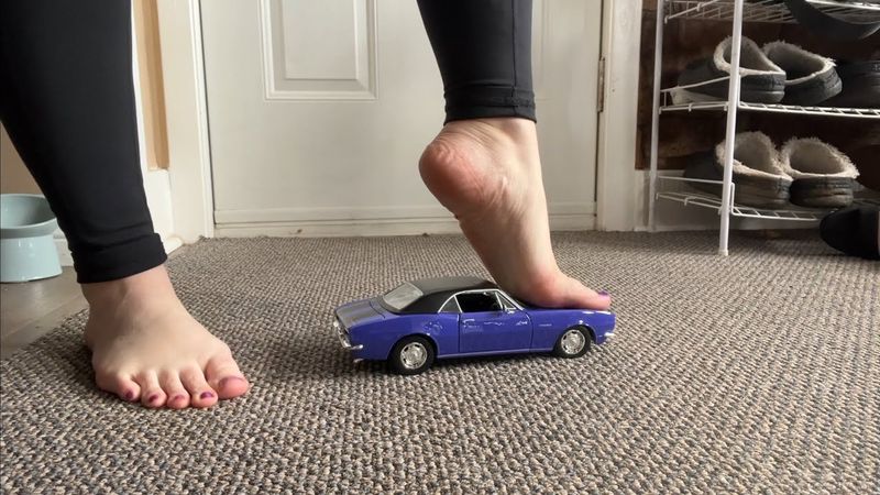 Barefoot slow crush | 1967 Camaro