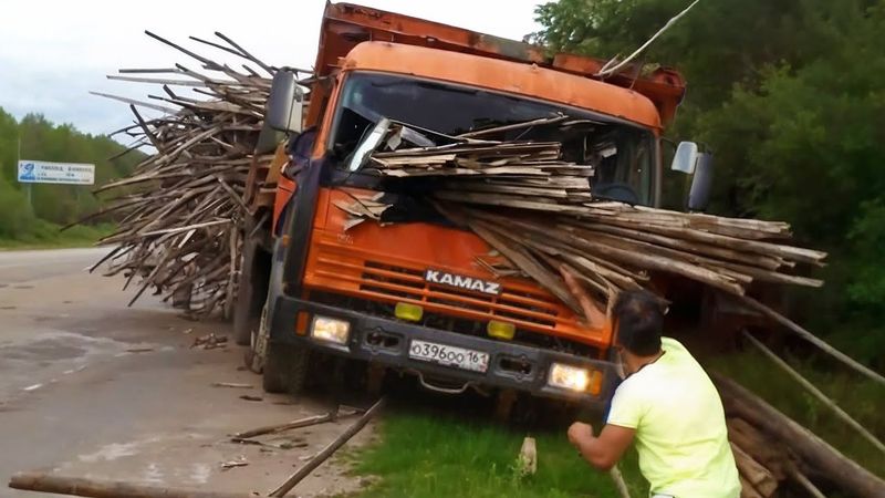 Идиоты На Огромных Грузовиках, Которым Нельзя Было Выдавать Права!