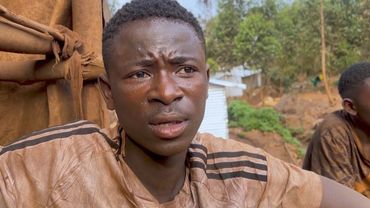 В ДР Конго под завалами ищут горняков