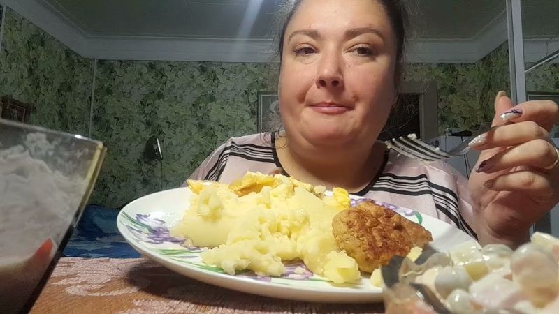 Мукбанг👀👩‍🎤Скучно как то🙋‍♀️решила поужинать с вами мои хорошие😉🙃