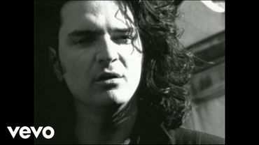 Ricardo Arjona - Realmente No Estoy Tan Solo (OfficialVideo)