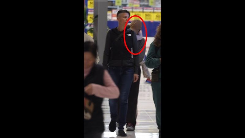 Katy Perry spotted at Lidcombe shopping centre