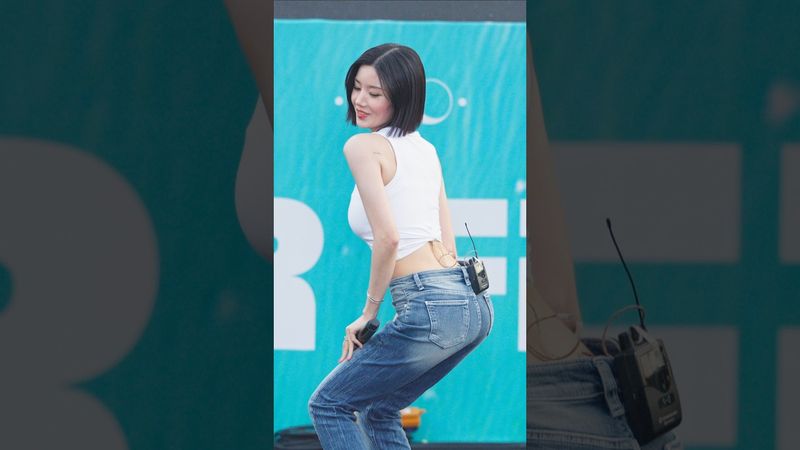 청바지가 잘 어울리는 여자♪ #권은비 #KWONEUNBI #WATERBOMB