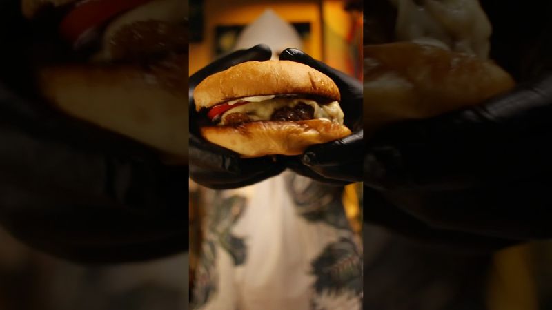 Бургер с пивом это круто и меланхолично