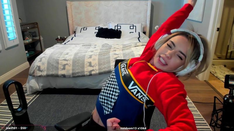 Twitch Streamers - Belly Button Stretches 11