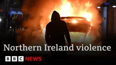 Anti-migrant riots spread in Northern Ireland as mobs attack police | BBC News